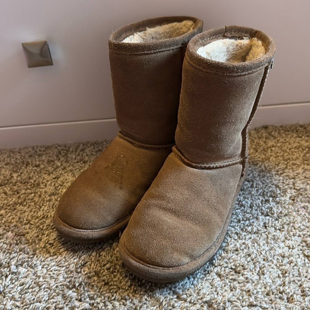 Bearpaw boots 👢 toddler girls size 13